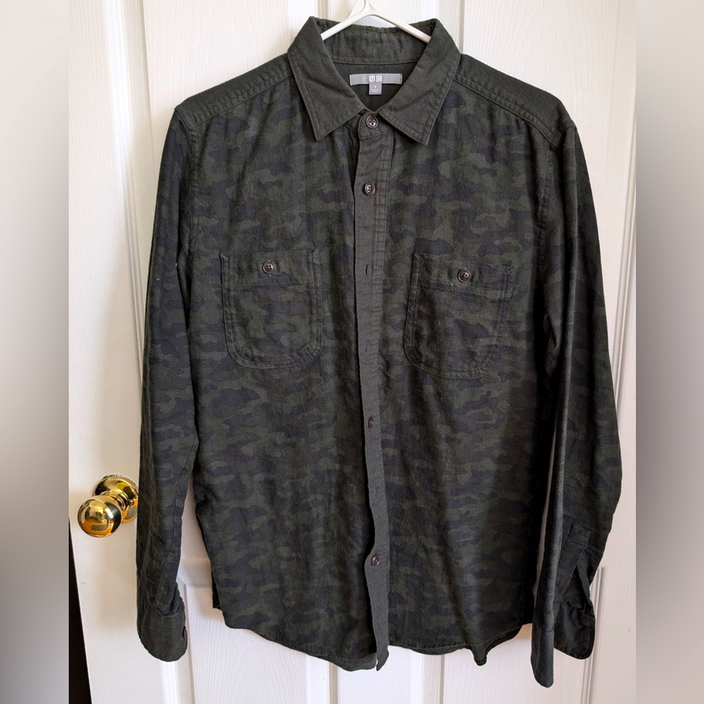 Uniqlo - Men’s Camo Pattern Button Down Shirt